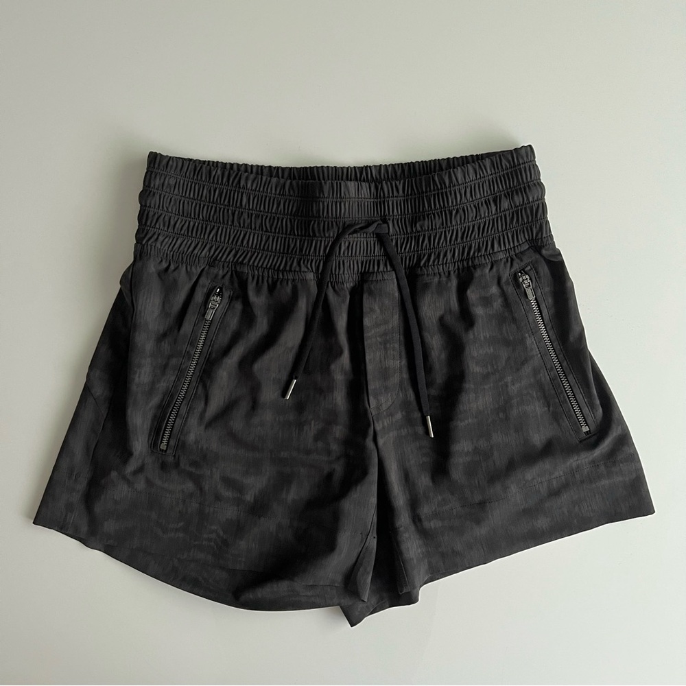 athleta Camden shorts, black moire print, 0, xs